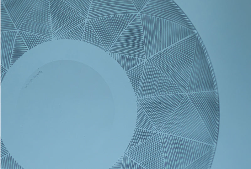 新田佳子　MONYOO　銘々皿　2枚　（半月石畳模様）　ガラス工芸　ガラス作家 新田佳子 MONYOO 銘々皿 2枚 （半月石畳模様） ガラス工芸