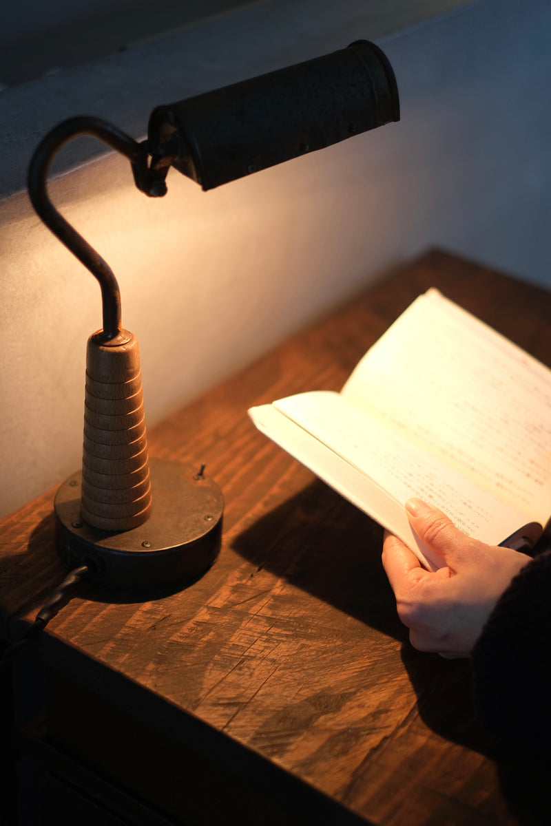 ステンレス製（茶色樹脂塗り）灯篭型ローソク立て　専用パイプ付き 灯籠・ローソク立｜精和電機産業株式会社｜立会い粉骨｜海洋粉骨｜手元