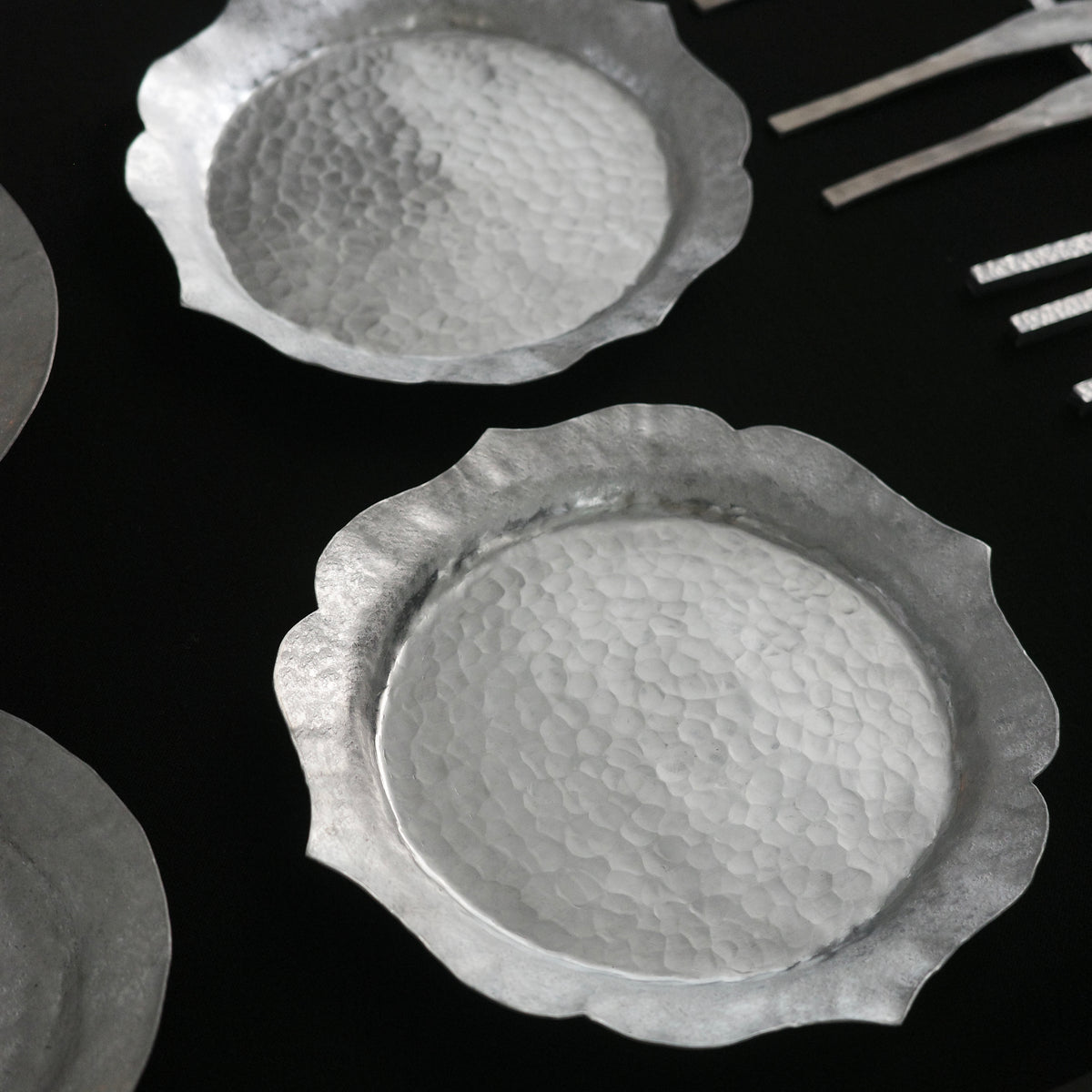 アルミ皿(円)花リム徳大 山田憲栄 – KOHORO