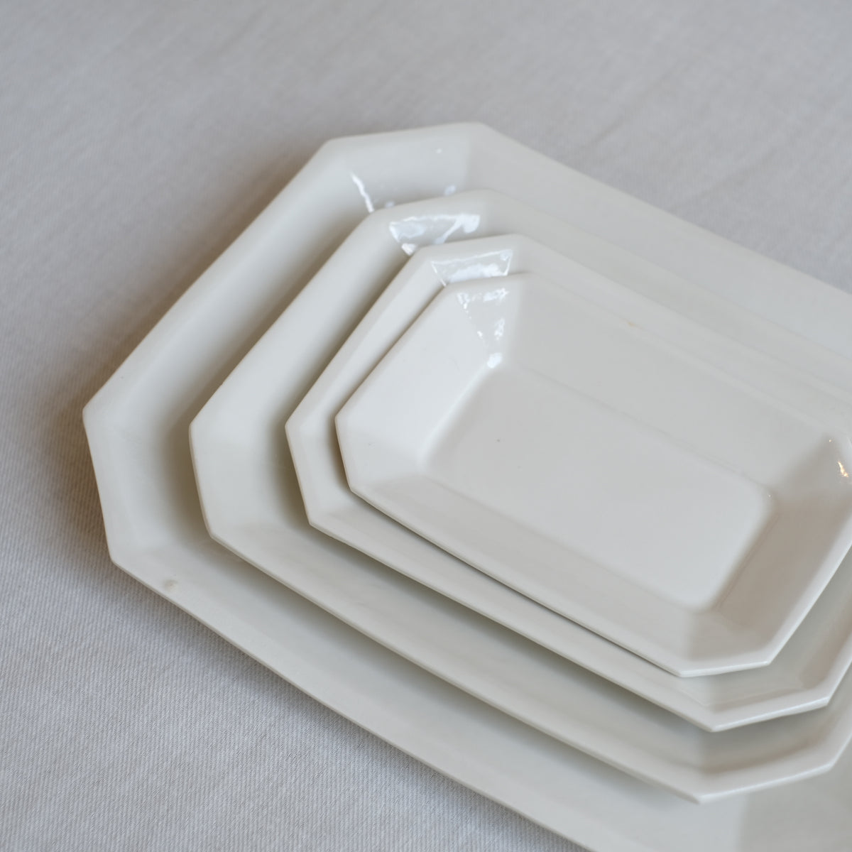 角田淳さん 隅切り皿 白 2点