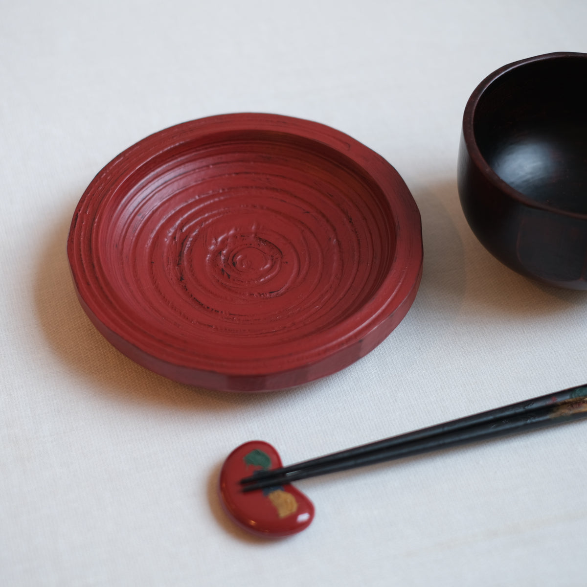 新品　山岸厚夫　漆器作家　根来塗　漆器　刷毛目　椿皿　銘々皿　菓子皿　5枚セット 新品 山岸厚夫 漆器作家 根来塗 漆器 刷毛目 椿皿 銘々皿 菓子皿