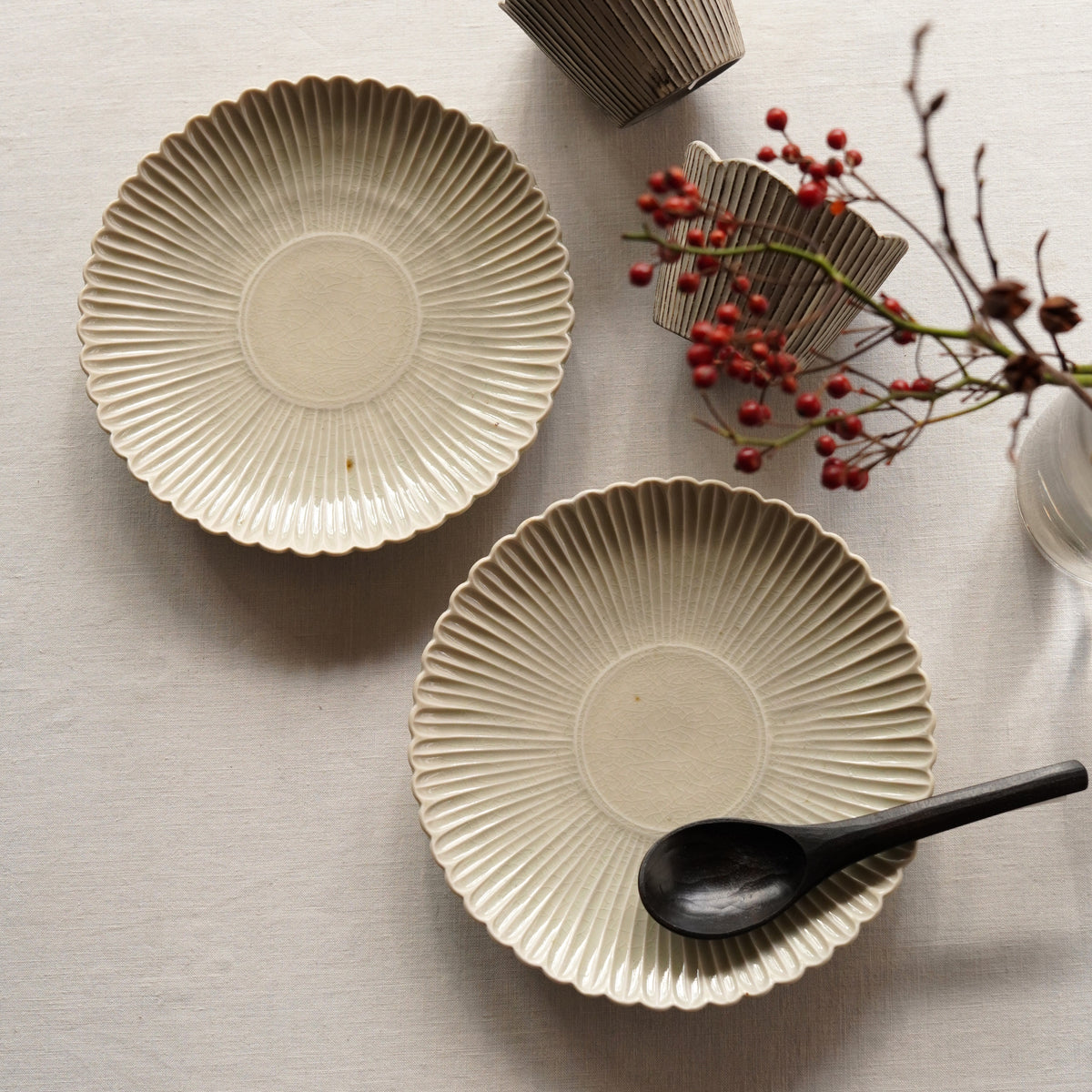 鎬輪花皿 白瓷 小倉夏樹 – KOHORO