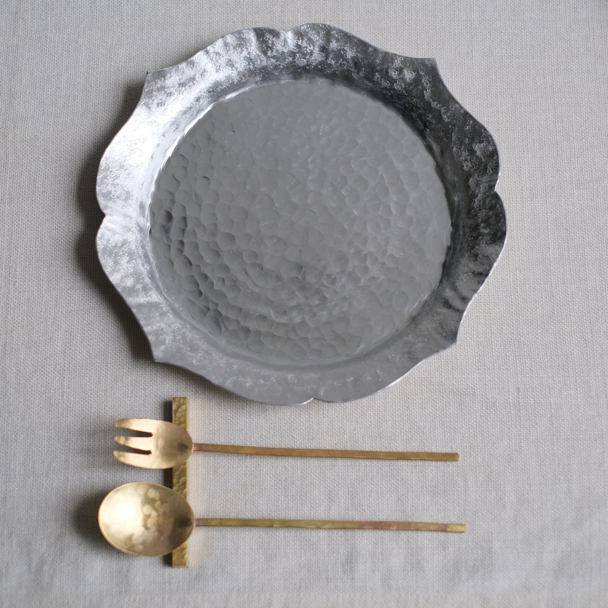 純銀製のお皿　134グラム アルミ皿(円)花リム徳大 山田憲栄 – KOHORO