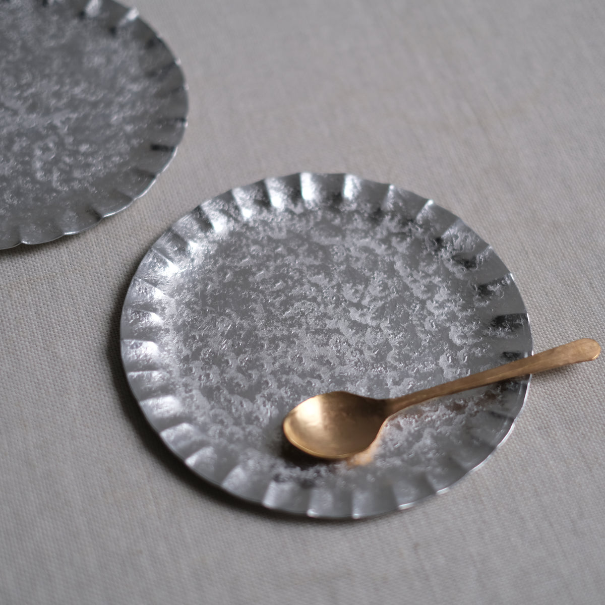 アルミ  皿 アルミ皿(丸)大 フリル 山田憲栄 – KOHORO