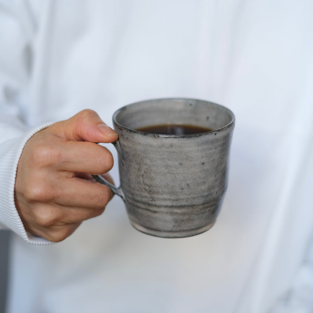 マグカップ・大 鉄白釉　二井内覚