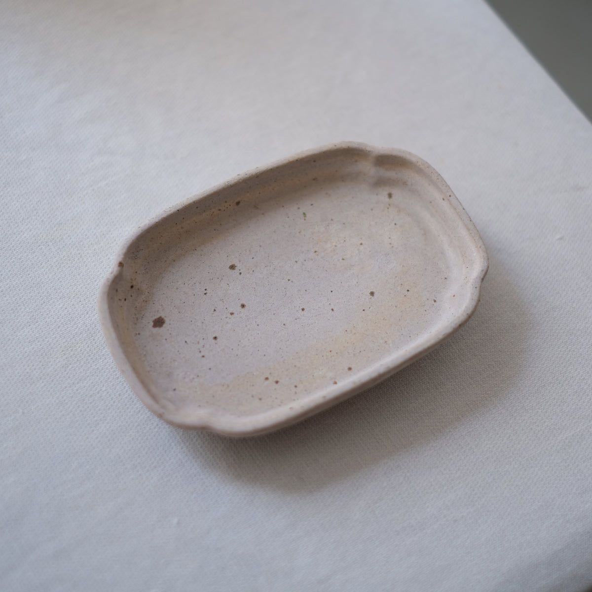 木瓜小皿 灰白 水谷智美 – KOHORO