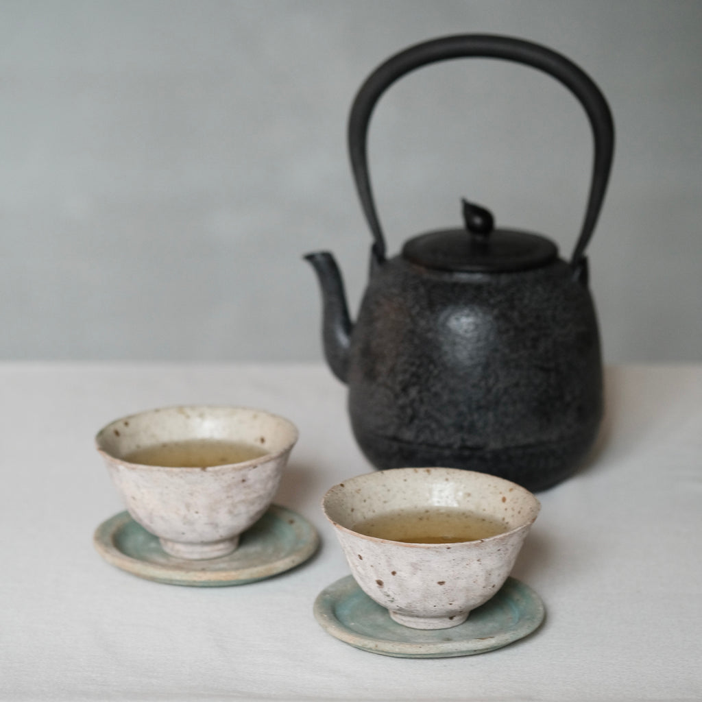 汲み出し湯呑 灰白 水谷智美 – KOHORO