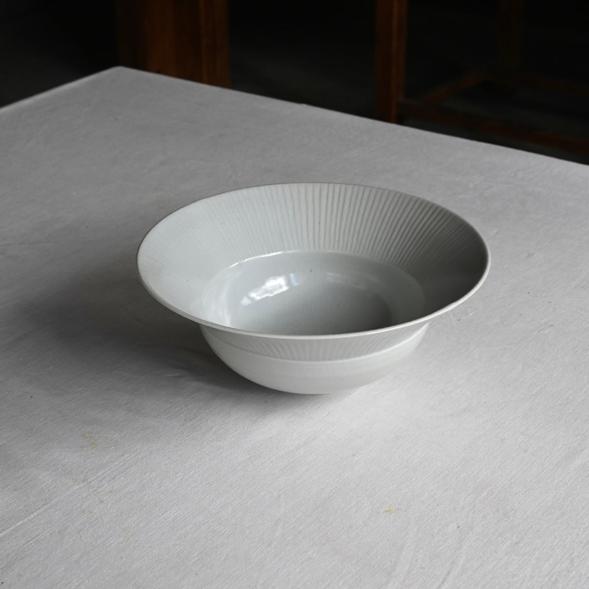 白磁鎬リム付鉢(975) 阿南維也 – KOHORO