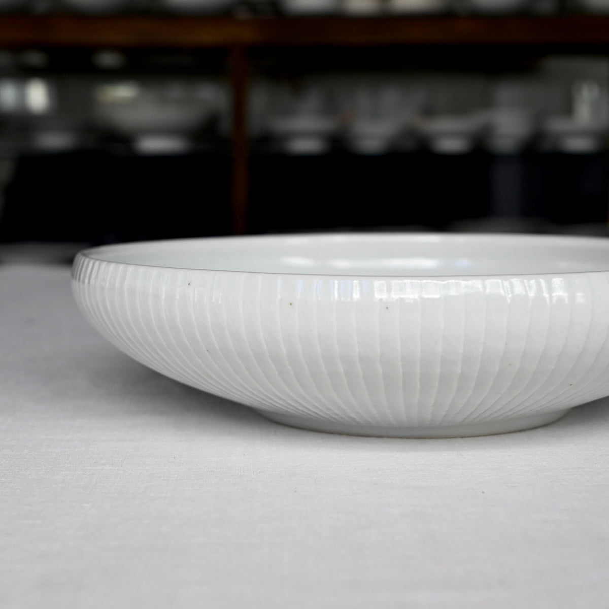白磁鎬浅ボウル 阿南維也 – KOHORO