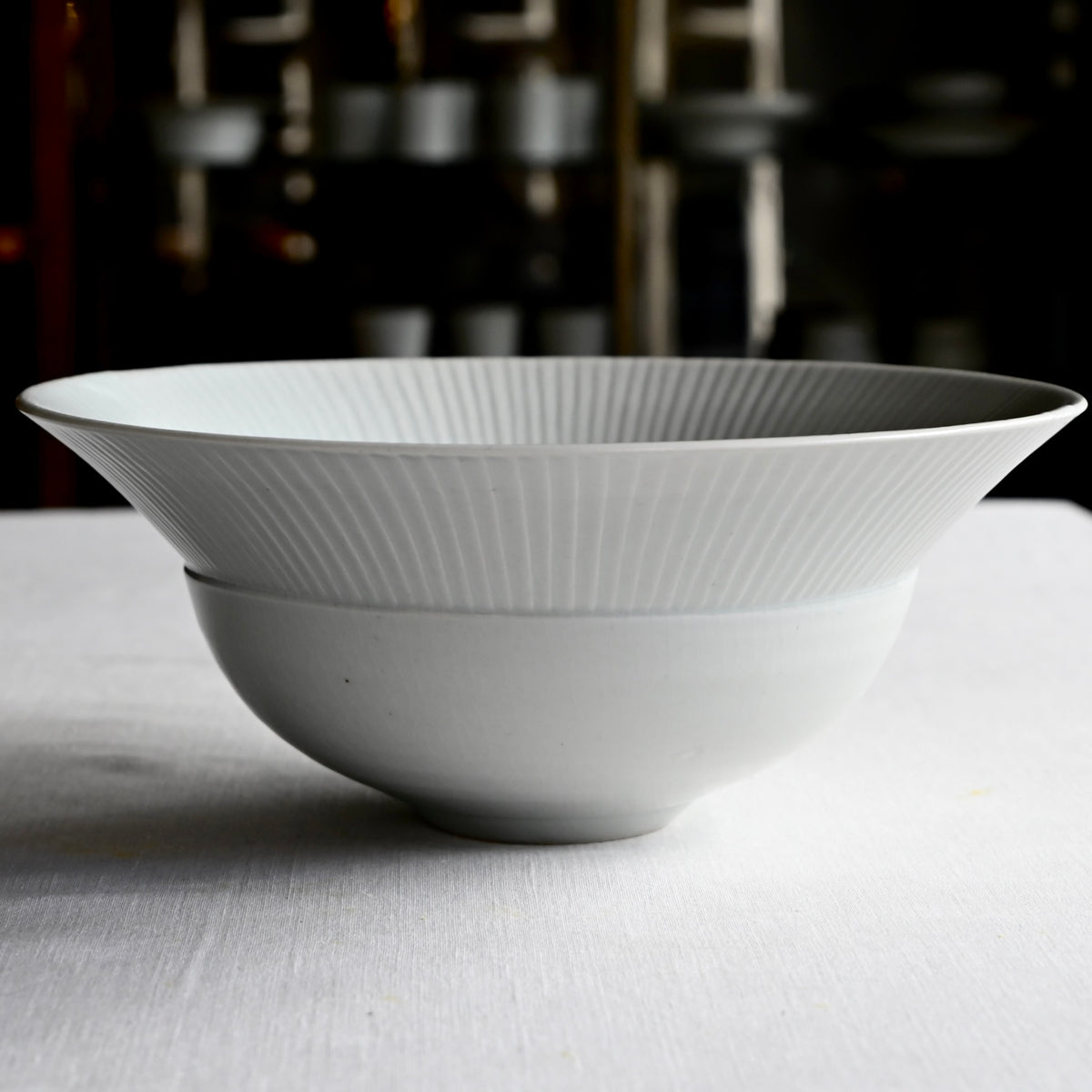 白磁鎬リム付鉢(975) 阿南維也 – KOHORO