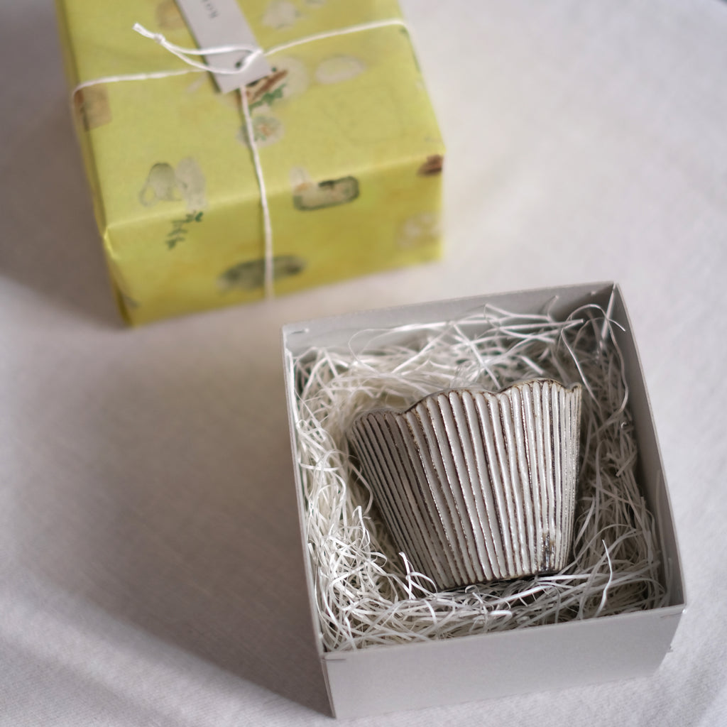 灰粉引　鎬輪花蕎麦猪口　小倉夏樹