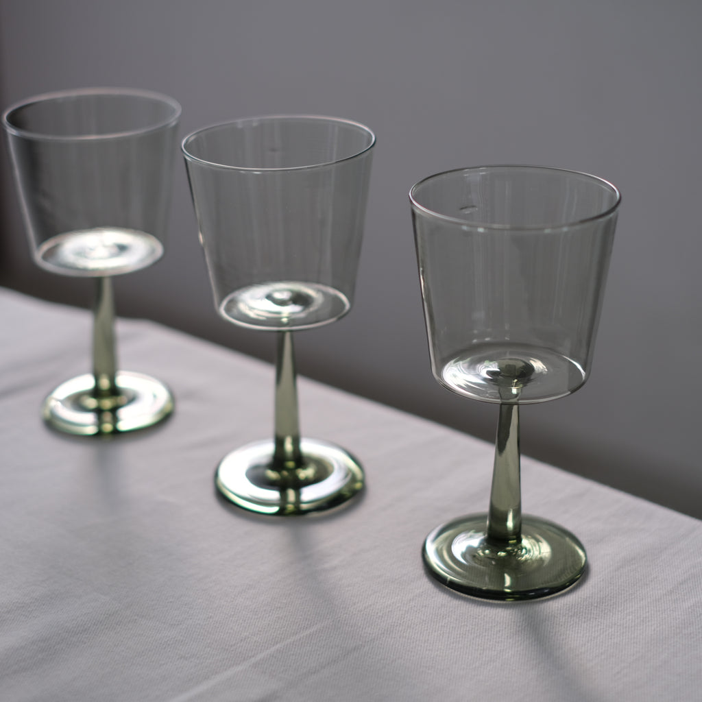 ナパヴァレーのリッチな赤を、有永浩太のビストログラスで──連載：酒