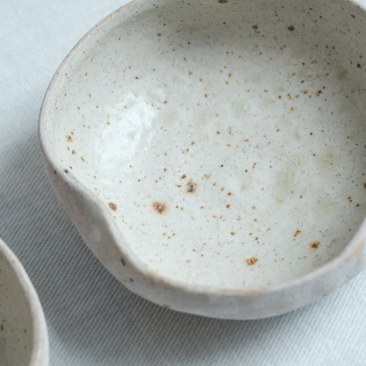 三方小鉢 灰白 水谷智美 – KOHORO