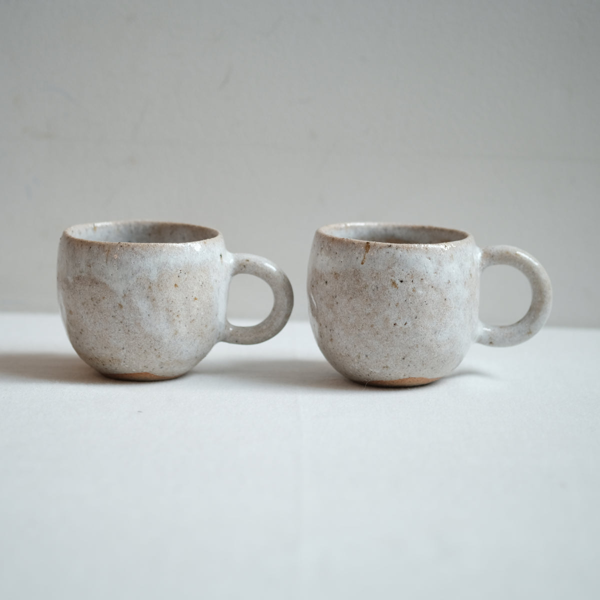 ポテトマグカップ 藁灰釉 水谷智美 – KOHORO