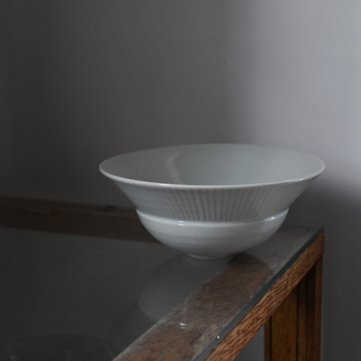 白磁鎬広口鉢(大)(970) 阿南維也 – KOHORO