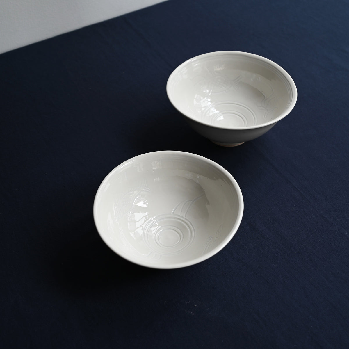 白磁　茶碗　刻印あり 白磁陰刻茶漬け碗(911) – KOHORO