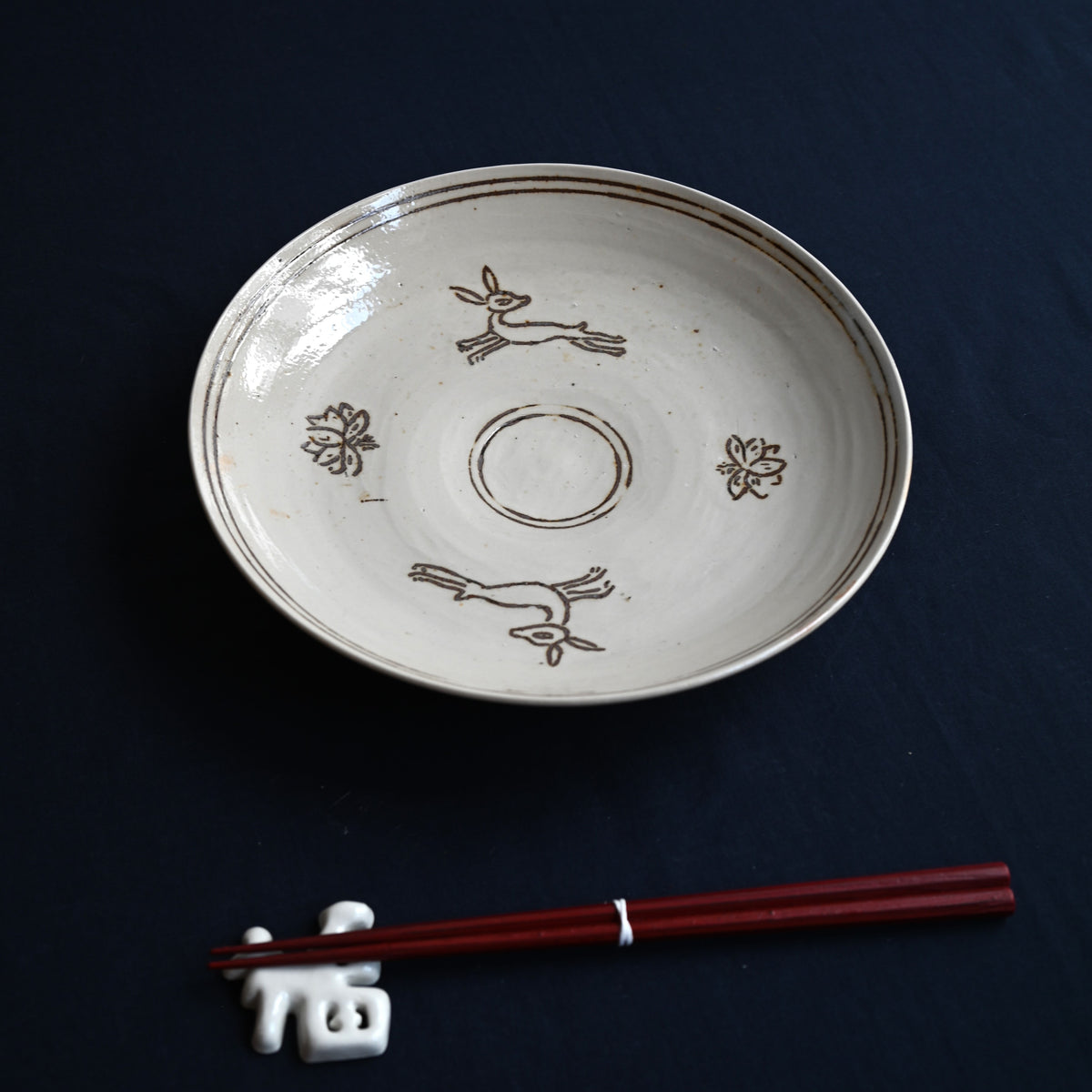8寸黒象嵌皿(942) – KOHORO