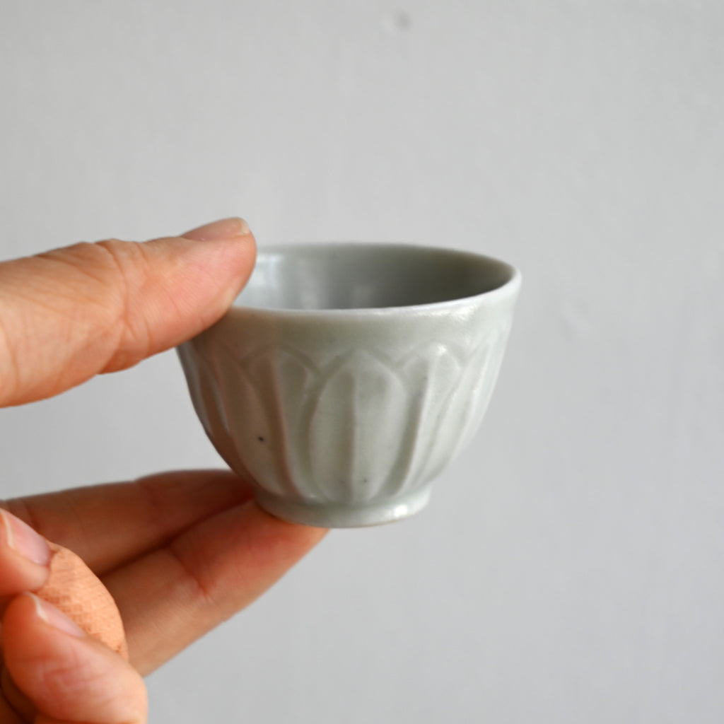 白磁蓮弁茶杯(908) – KOHORO